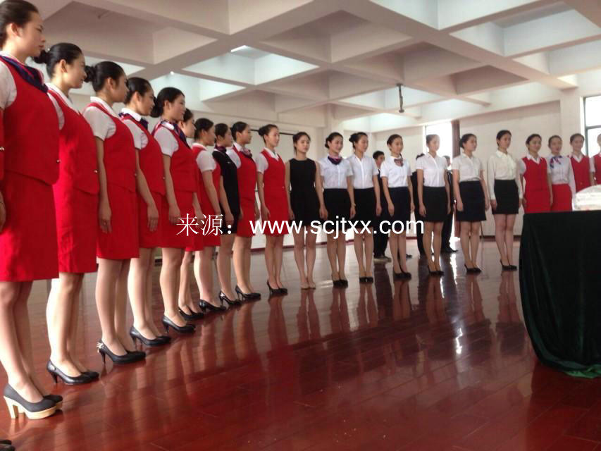 初中学生读高铁铁路好还是航空乘务专业好？空乘招生