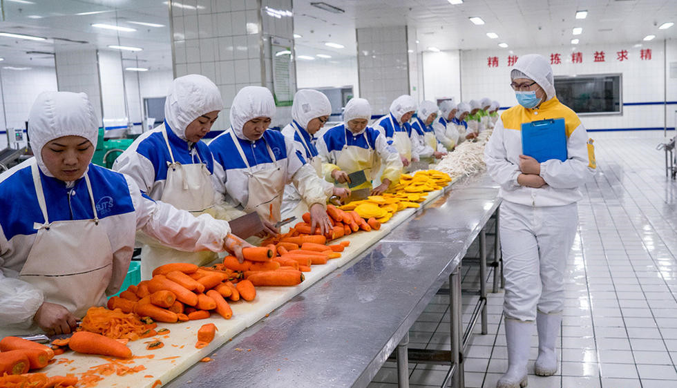 春运高铁盒饭生产全过程_成都铁路学校_招生问答