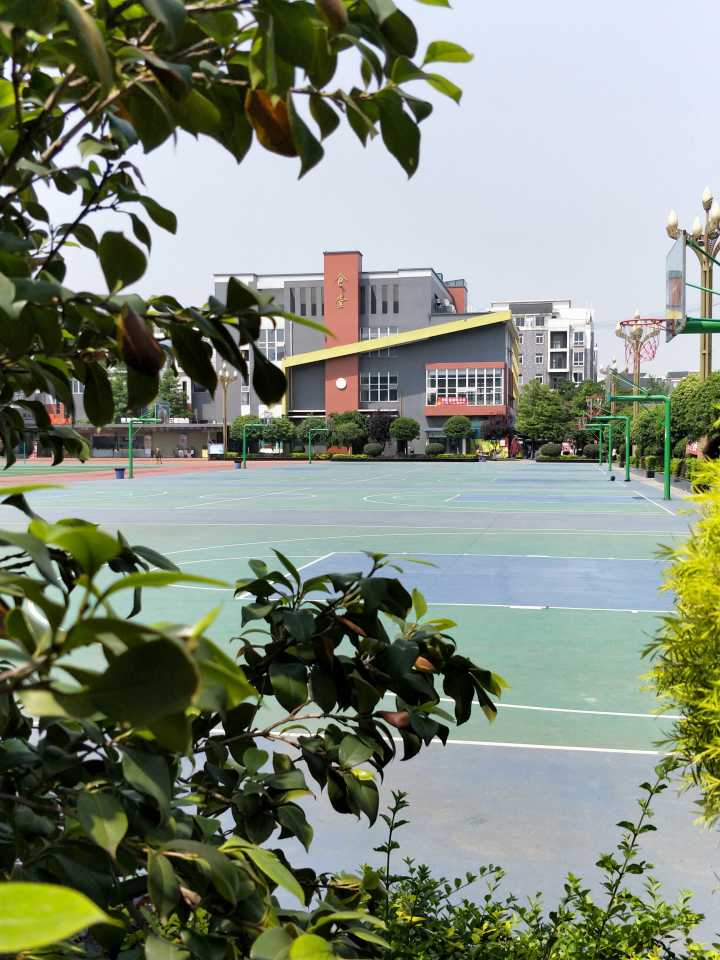 成都铁路学校的优越性_成都高铁学校招生